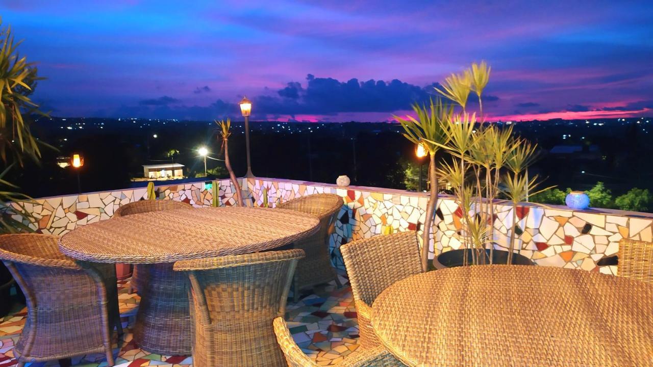Hotel La Hasienda Kupang  Buitenkant foto